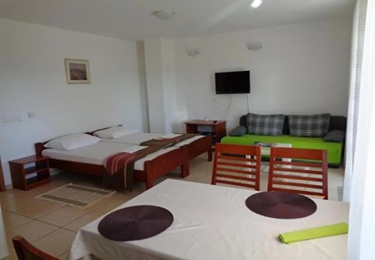 Apartments Vlado Njivice 0*,  Croatia