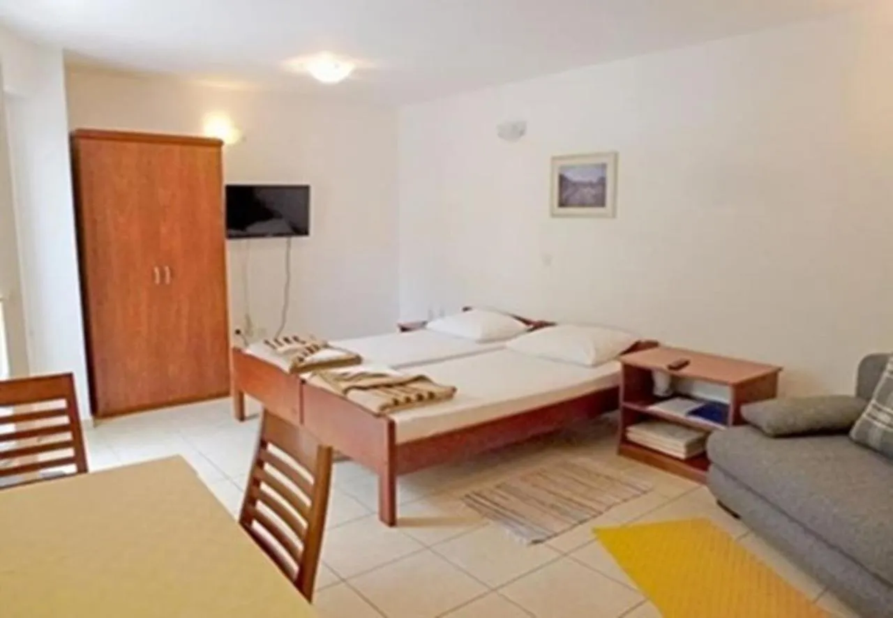 Apartments Vlado Njivice