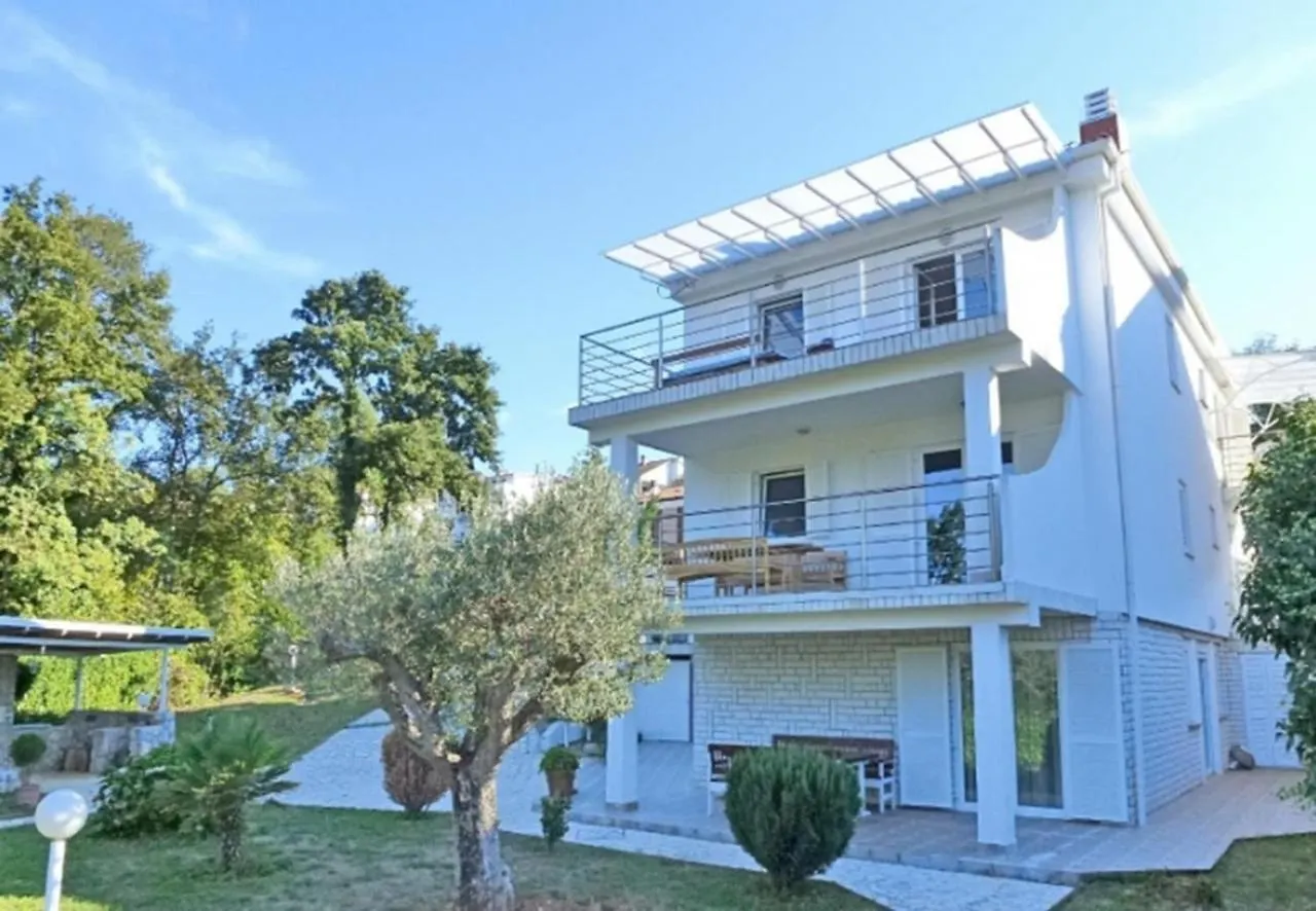 Apartments Vlado Njivice