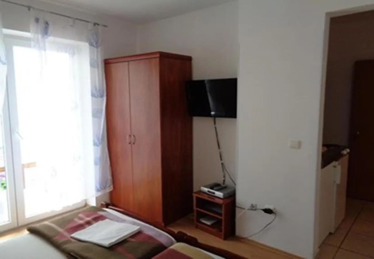 Apartments Vlado Njivice