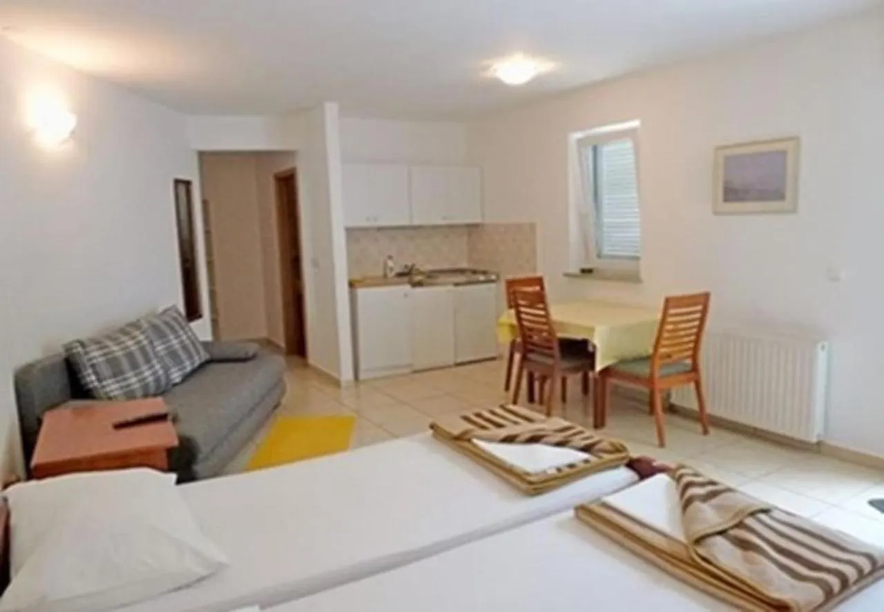 Apartments Vlado Njivice Croatia