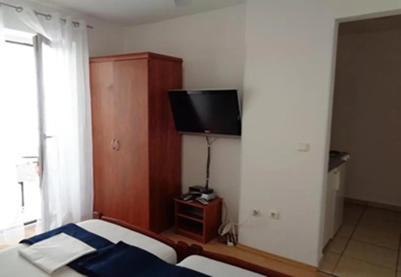 Apartments Vlado Njivice