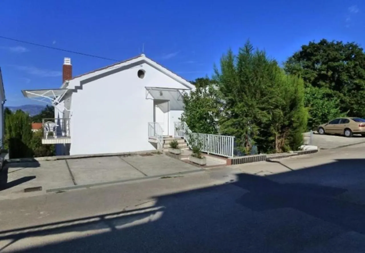 Apartments Vlado Njivice Croatia