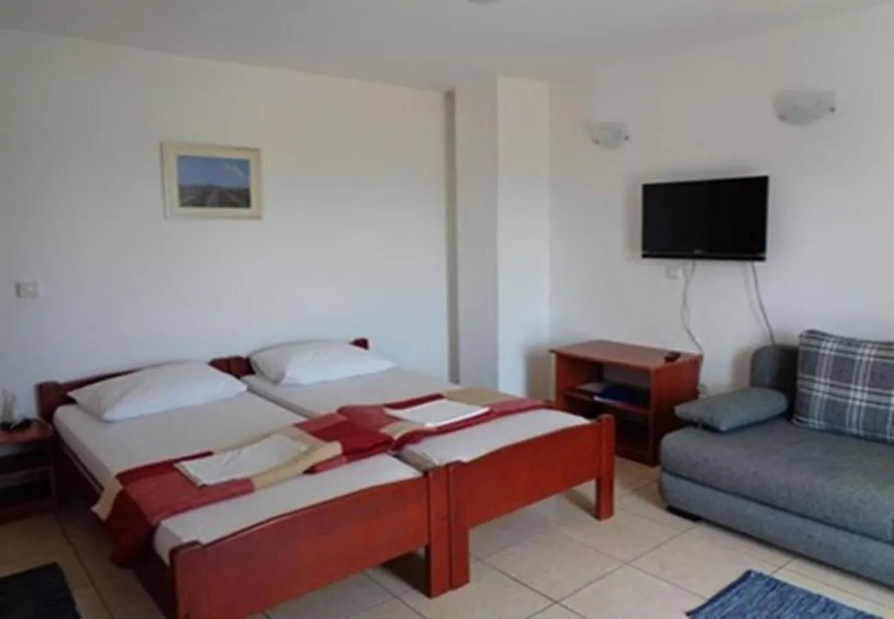 Apartments Vlado Njivice