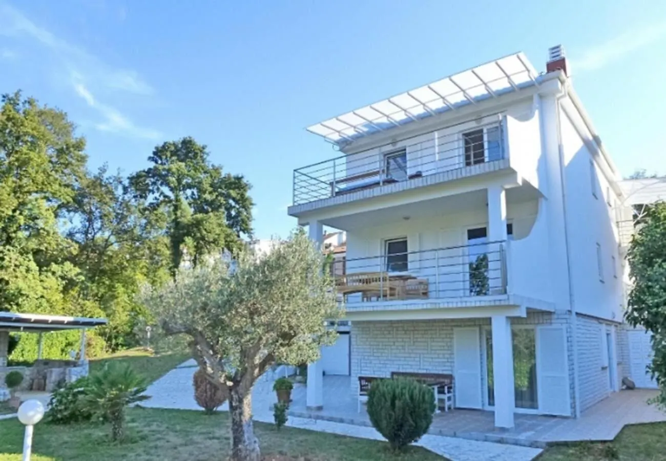 Apartments Vlado Njivice